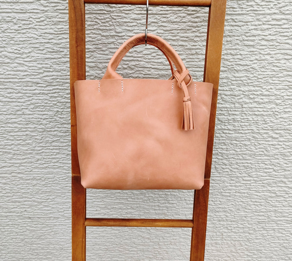 【ヌメ革】手縫いのミニトートバッグ（コンパクト/シンプル/メンズ/レディース/レザー/ミニバッグ/プレゼント）生成り色 5枚目の画像