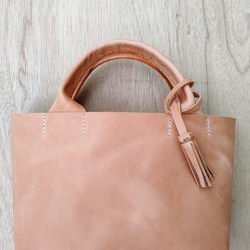 【ヌメ革】手縫いのミニトートバッグ（コンパクト/シンプル/メンズ/レディース/レザー/ミニバッグ/プレゼント）生成り色 11枚目の画像