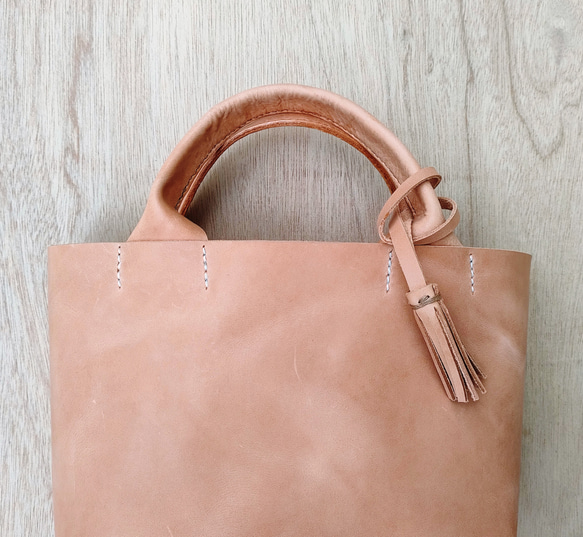 【ヌメ革】手縫いのミニトートバッグ（コンパクト/シンプル/メンズ/レディース/レザー/ミニバッグ/プレゼント）生成り色 11枚目の画像