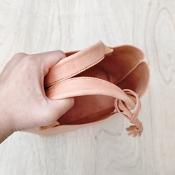 【ヌメ革】手縫いのミニトートバッグ（コンパクト/シンプル/メンズ/レディース/レザー/ミニバッグ/プレゼント）生成り色 13枚目の画像