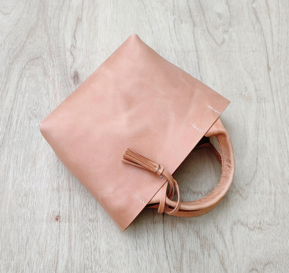 【ヌメ革】手縫いのミニトートバッグ（コンパクト/シンプル/メンズ/レディース/レザー/ミニバッグ/プレゼント）生成り色 10枚目の画像