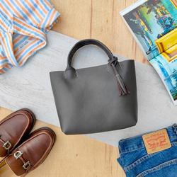 イタリアンレザー】手縫いのミニトートバッグ（コンパクト/シンプル