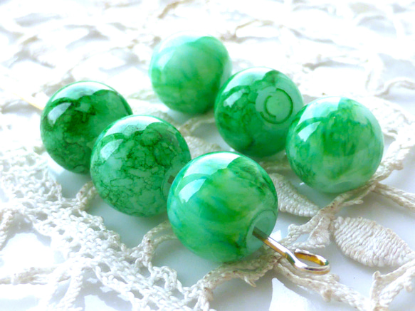 まだらグリーン　チェコビーズCzech Glass Beads4個 3枚目の画像