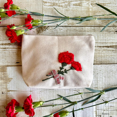creema限定☆大人かわいい手刺繍カーネーションのポーチ(レッド) 国産