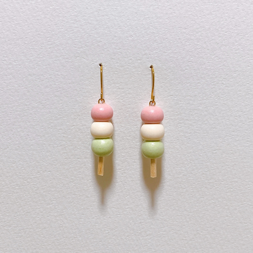 三色団子のピアス イヤリング ハンドメイド アクセサリー 和菓子