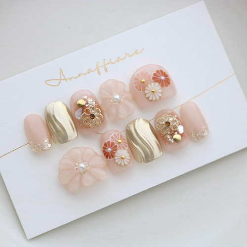 シアーグレイッシュピンクのぷっくりフラワー菊柄ネイルチップ