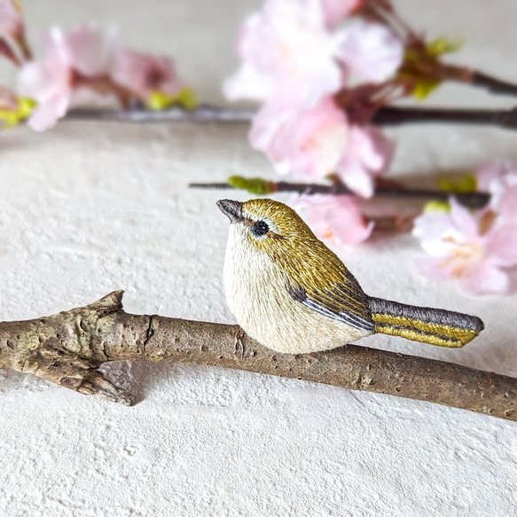 《特集・メルマガ掲載》ウグイスの刺繍ブローチ　春　野鳥 1枚目の画像