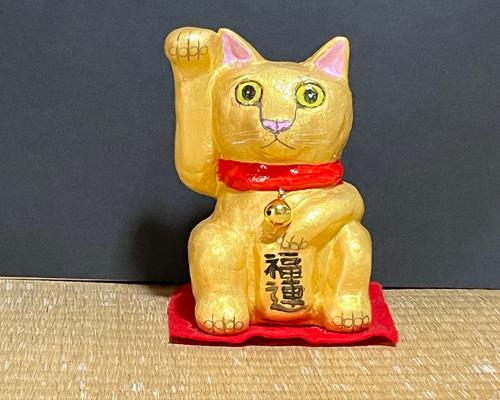金色の招き猫（大）置物＃29（紙粘土と新聞紙） その他置物 工房TAKA