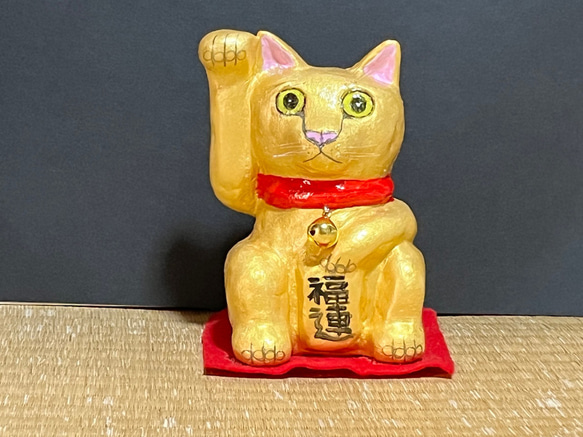 金の招き猫 置物 招き猫 置物 金色 ゴールド 縁起物 豪華/ ソーラーで動く招き猫（黄色