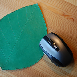 革で作った『葉っぱのマウスパッド』手染め　滑らない　無料刻印　再販リクエストにより制作 7枚目の画像