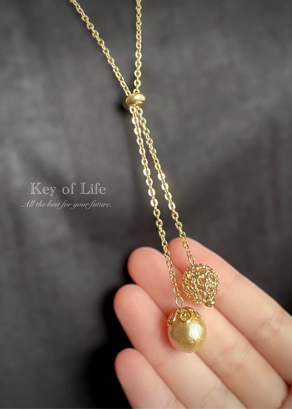 Key of Life▶︎上品 ラリエット 透かしボール×コットンパール ゴールドチェーン 70cm Y字ネックレス 9枚目の画像