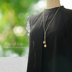 Key of Life▶︎上品 ラリエット 透かしボール×コットンパール ゴールドチェーン 70cm Y字ネックレス 6枚目の画像