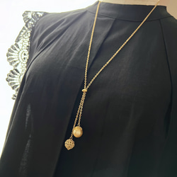 Key of Life▶︎上品 ラリエット 透かしボール×コットンパール ゴールドチェーン 70cm Y字ネックレス 7枚目の画像