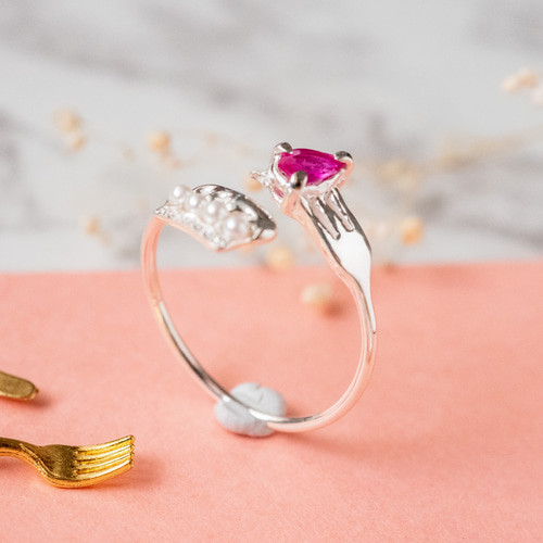 受注】つまみぐいいちごのショートケーキリング SV925 ルビー 指輪