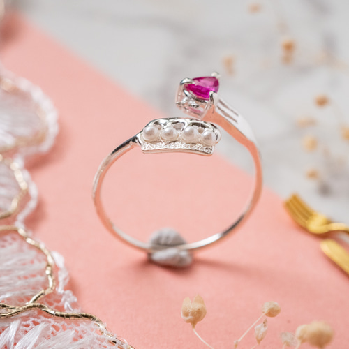 受注】つまみぐいいちごのショートケーキリング SV925 ルビー 指輪
