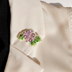 ビーズ刺繍ブローチ　✳︎クリスタルガラスの紫陽花(ライラックカラー)✳︎ /大人可愛い/あじさい/アジサイ/梅雨/母の日 5枚目の画像