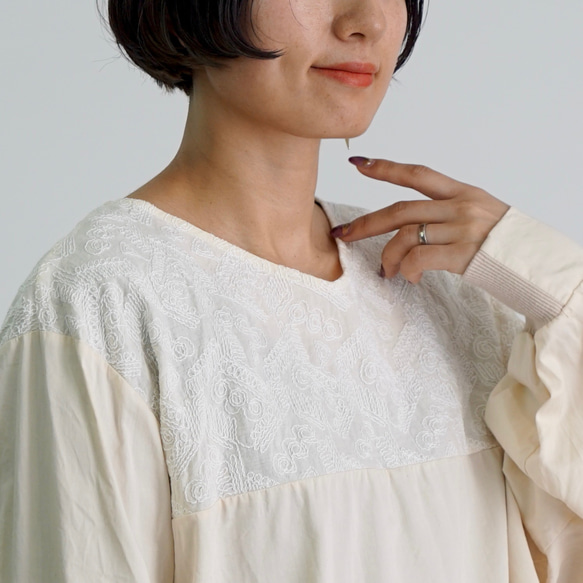 刺繡襯衫/米色/三河紡織 第4張的照片