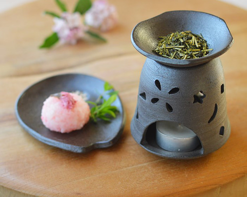 Creema限定福袋】 陶器のアロマポット・茶香炉 ＆ 桜小皿