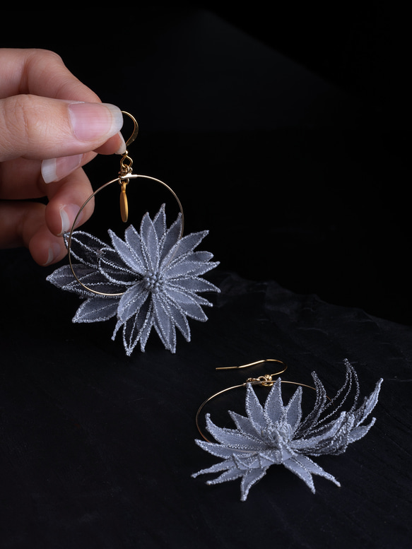 DANDELION 刺繍ピアス イヤリング (silver) 4枚目の画像