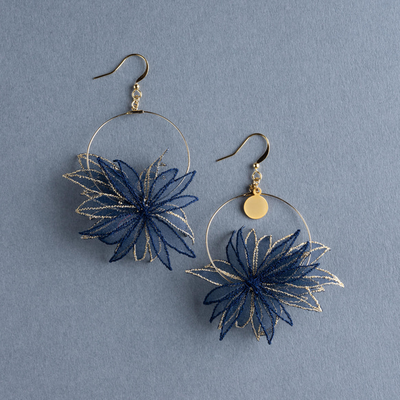 DANDELION 刺繍ピアス イヤリング (navy) 3枚目の画像