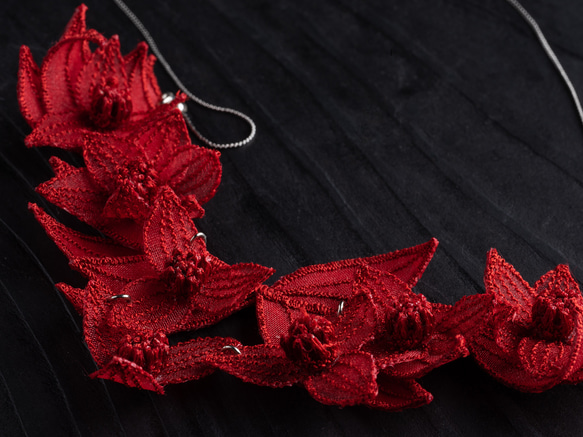 TSUYUKUSA 刺繍ネックレス (red) 2枚目の画像