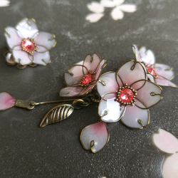 Cherry blossom (SAKURA) --  pierced earring / ear cuff 第3張的照片