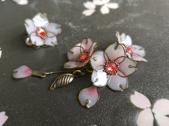 Cherry blossom (SAKURA) --  pierced earring / ear cuff 第3張的照片