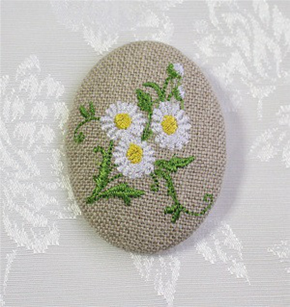 刺繡ブローチ　マーガレット　純白の白い花 1枚目の画像