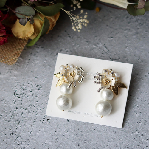 ホワイトブーケ❁花束みたいなつぶつぶピアス/イヤリング 淡水パール×2 