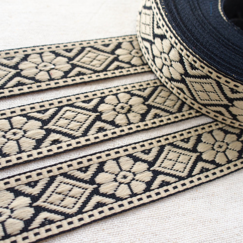 アジアン　黑　ピアス　イヤリング　ネイティブ　チロリアンテープ　刺繍リボン 1m インド刺繍リボン チロリアンテープ 細 黒 北欧☆民族衣装☆手芸