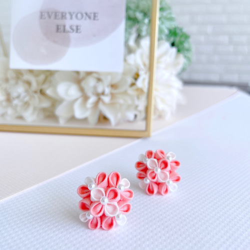 Aprosio&co のサーモンピンクボールイヤリング Aprosio&co のサーモンピンクボールイヤリング Aprosio&co の