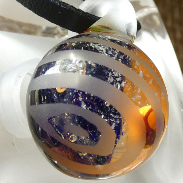 木星、水晶、線砂打ち（トンボ玉、ガラス、一点物、ペンダント） 6枚目の画像