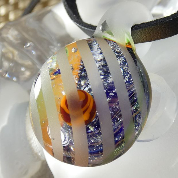 木星、水晶、線砂打ち（トンボ玉、ガラス、一点物、ペンダント） 4枚目の画像