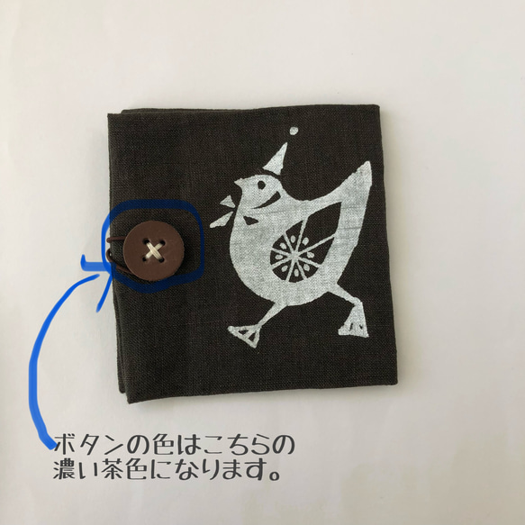 リネン♡ボックステッシュが入れられる携帯型ティッシュケース ベージュ✖︎濃い茶色ボタン【オリジナルデザイン】 2枚目の画像