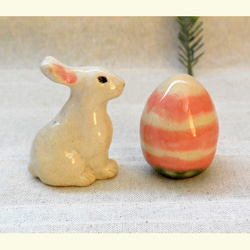 ウサギとタマゴ　イースター　うさぎの置き物　２個セット　手作り陶芸　陶器の置物 4枚目の画像