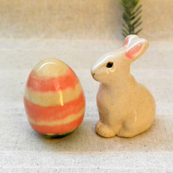 ウサギとタマゴ　イースター　うさぎの置き物　２個セット　手作り陶芸　陶器の置物 10枚目の画像