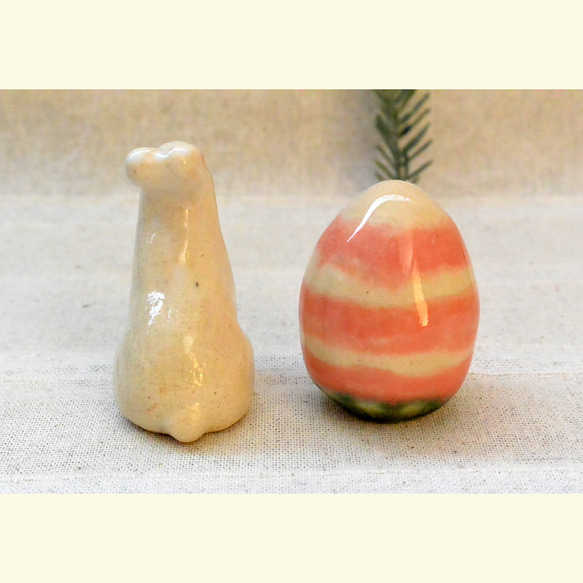 ウサギとタマゴ　イースター　うさぎの置き物　２個セット　手作り陶芸　陶器の置物 5枚目の画像