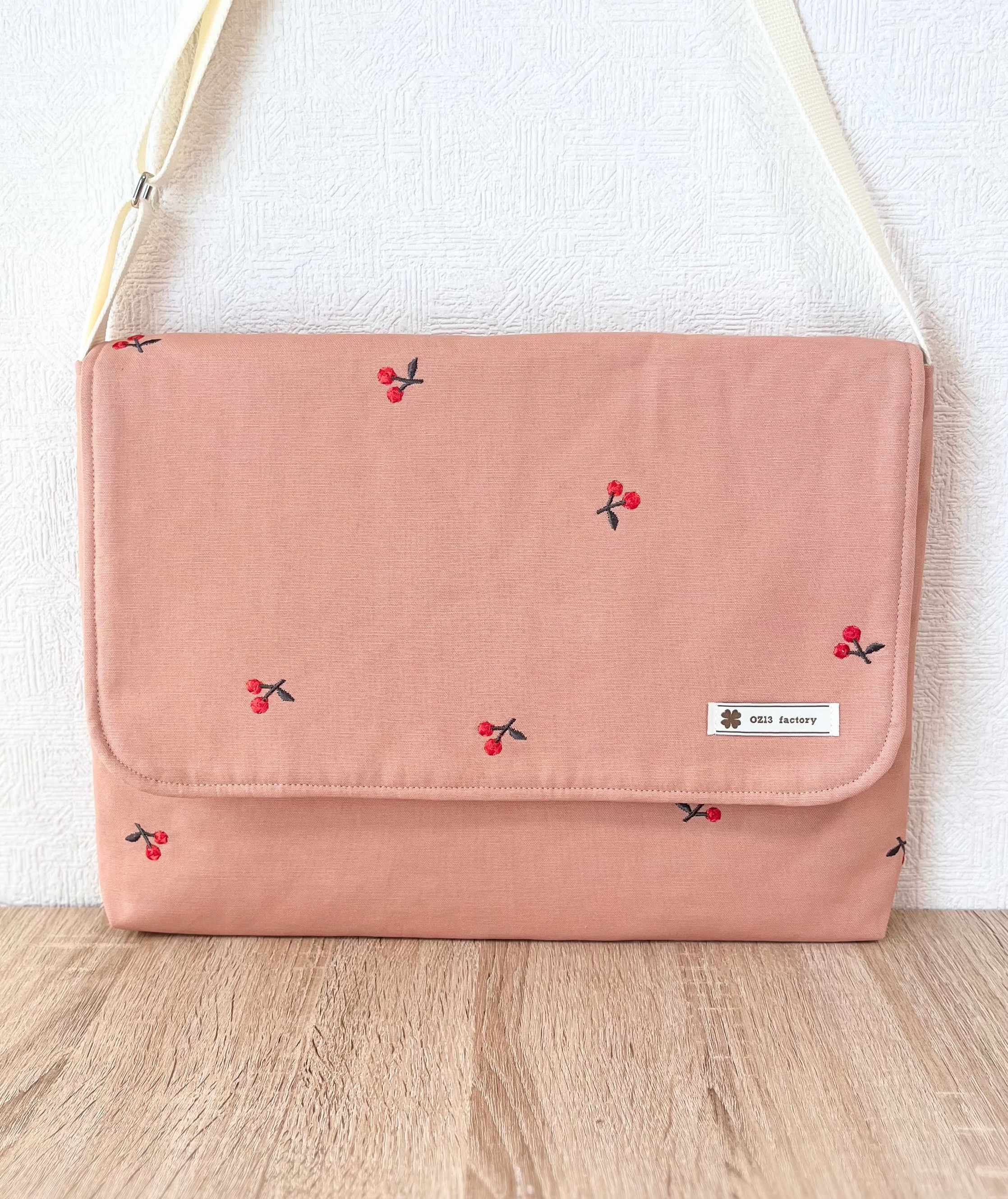 図書袋　チェリー刺繍