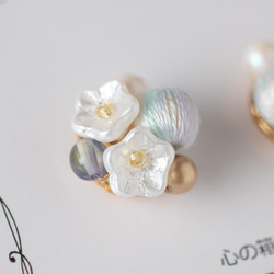 百花　刺繍糸で作る、小さな花束のピアス・イヤリング 3枚目の画像