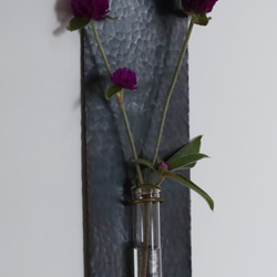 鎚目模様の壁掛け花器：真鍮／黒染 12枚目の画像