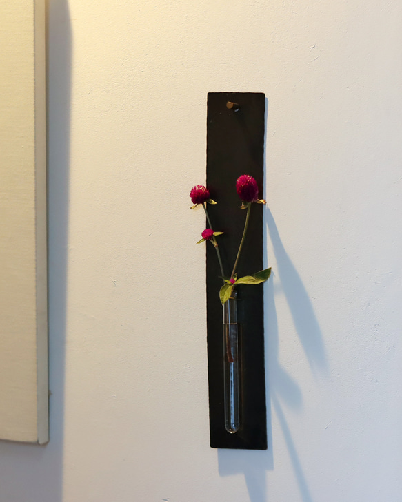 鎚目模様の壁掛け花器：真鍮／黒染 13枚目の画像