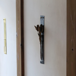 鎚目模様の壁掛け花器：真鍮／黒染 15枚目の画像