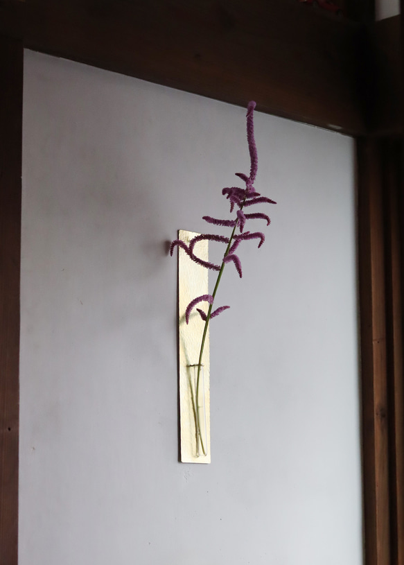 鎚目模様の壁掛け花器：真鍮／黒染 5枚目の画像