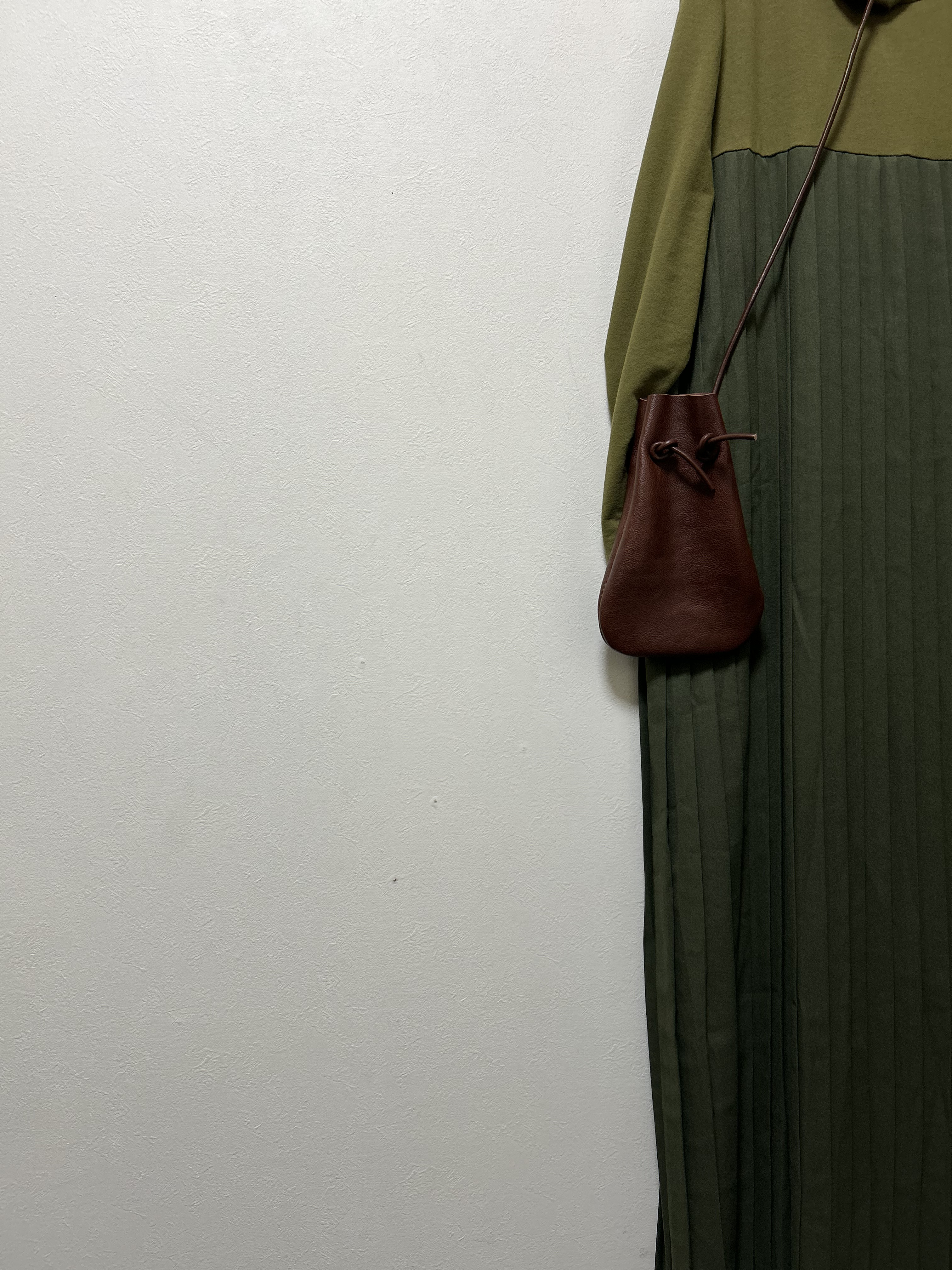 姫路レザー2way巾着ポシェット◆焦げ茶　サコッシュ　スマホショルダー　スマホポシェット　ショルダーバック