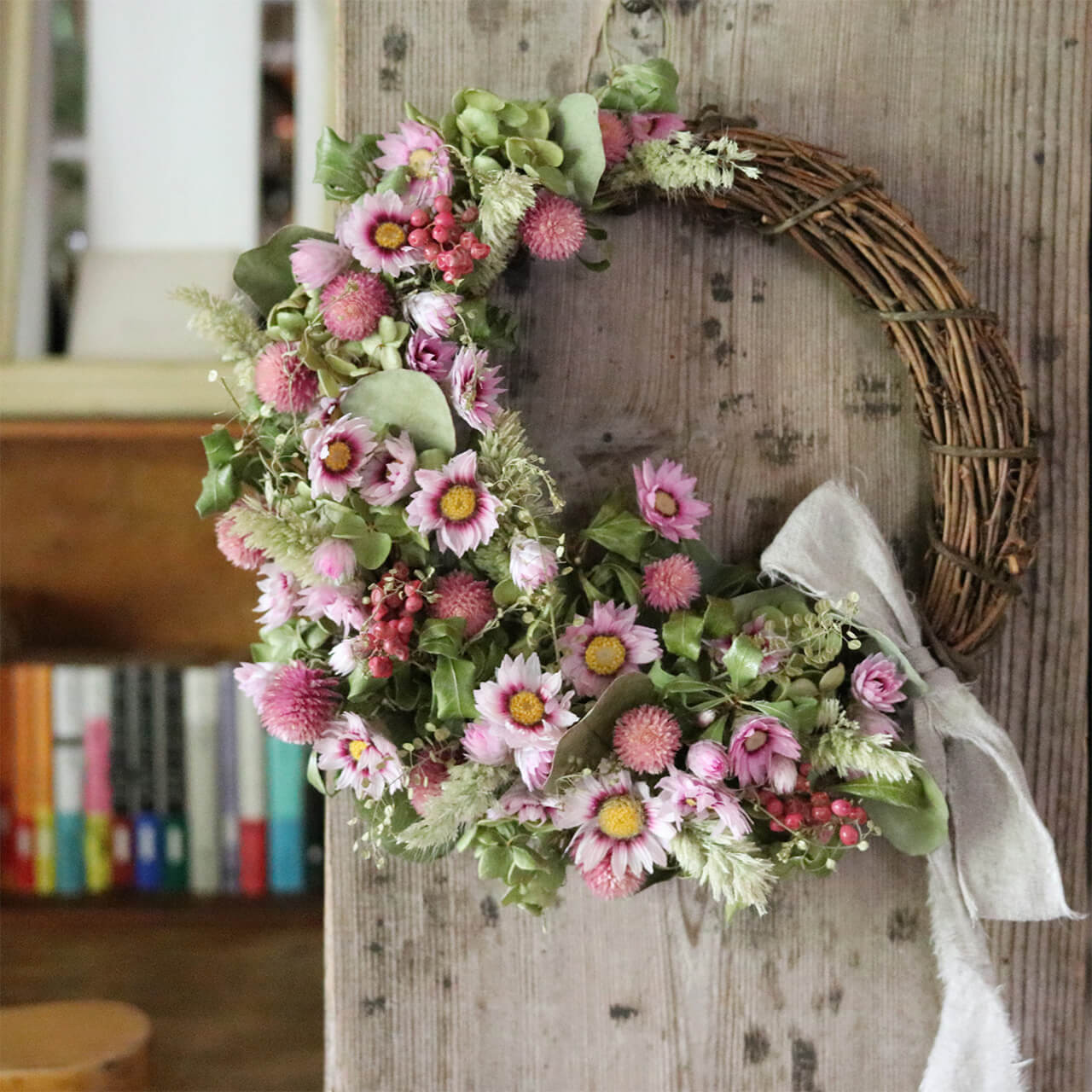 ピンクのハーフムーンリース ＊ ドライフラワー / 誕生日 ギフト 母の日 敬老の日 プレゼント お祝い かわいい お花