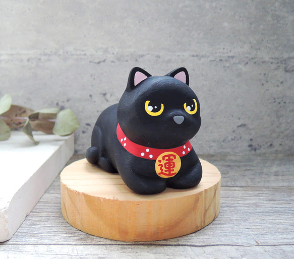 幸運を座っている折り畳まれた手小さな黒い猫カスタマイズされた猫紙の重量の装飾人形手作りの木製の癒しの小さな木の彫刻 2枚目の画像