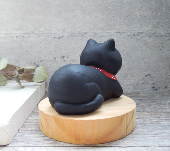 幸運を座っている折り畳まれた手小さな黒い猫カスタマイズされた猫紙の重量の装飾人形手作りの木製の癒しの小さな木の彫刻 4枚目の画像