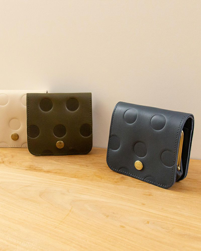 お札が折らずに入る●オリジナル水玉のがま口コンパクトウォレット　WL19-93