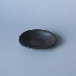 たまご型の豆皿　黒 1枚目の画像