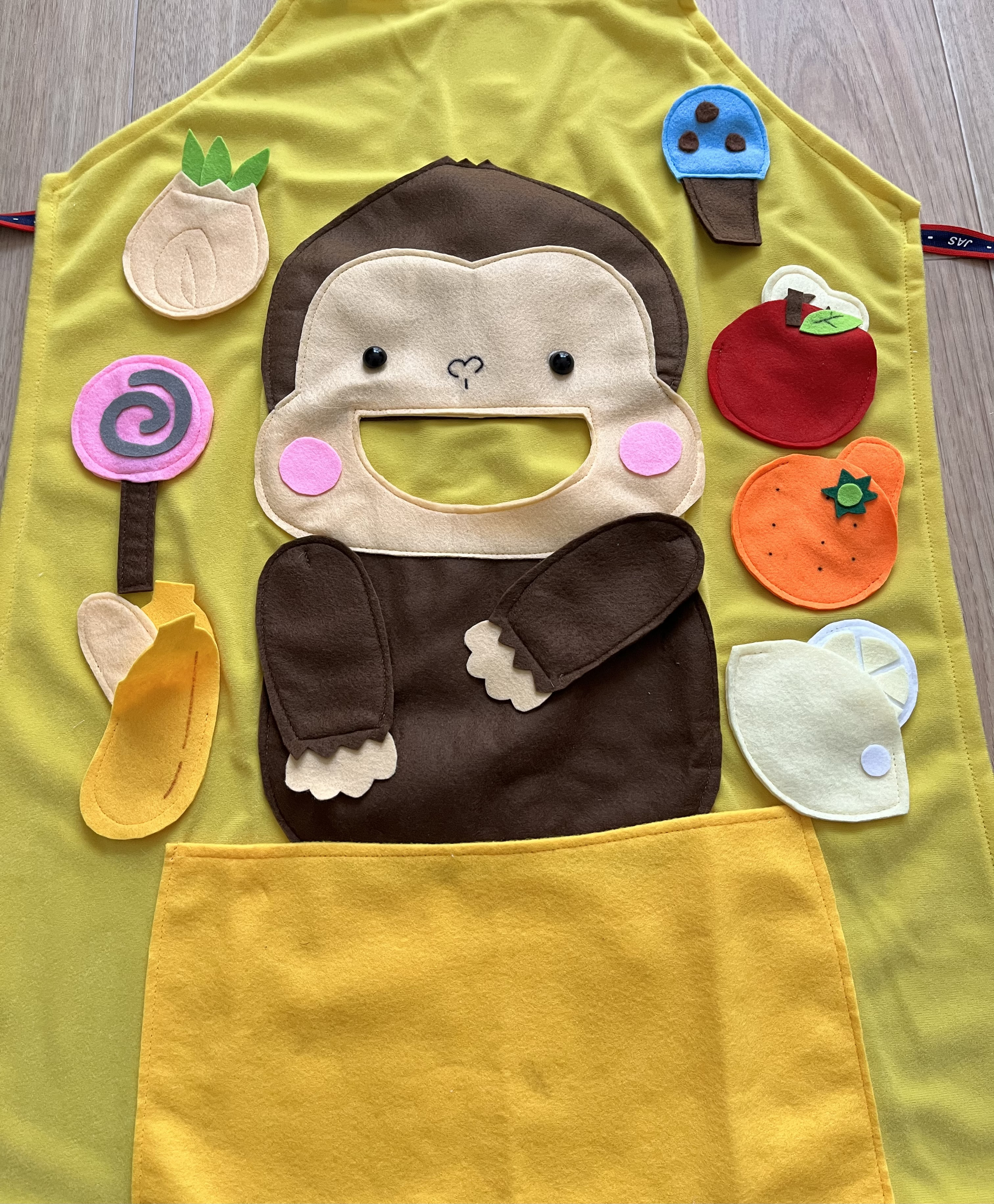 一点のみ！！エプロン　手袋シアター　くいしんぼゴリラ